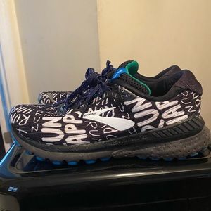 Used BROOKS Run Happy - adrenaline 20 size 7